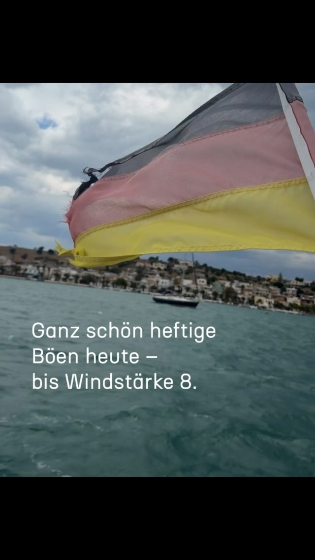 Wenn der Wind mal eben den Sitzsack mitnimmt. 😅

#katamaran #boatlife #kilada #griechenland #wind